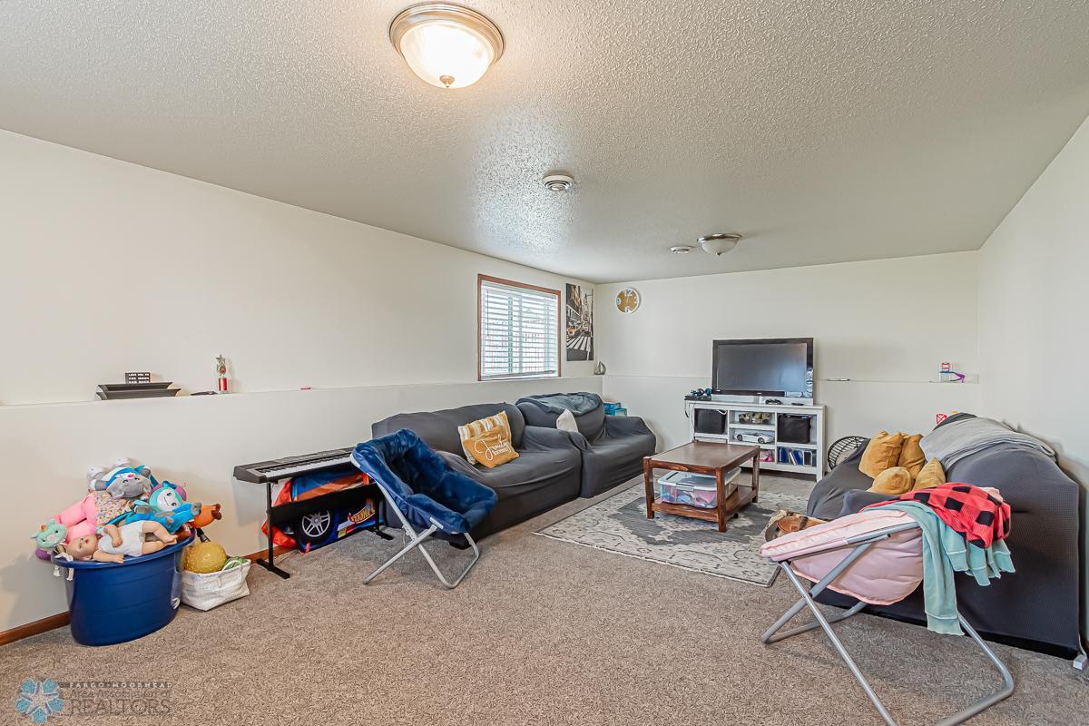 Fargo, North Dakota 58104, United States, 4 Bedrooms Bedrooms, ,2 BathroomsBathrooms,Residential,Pending,48743