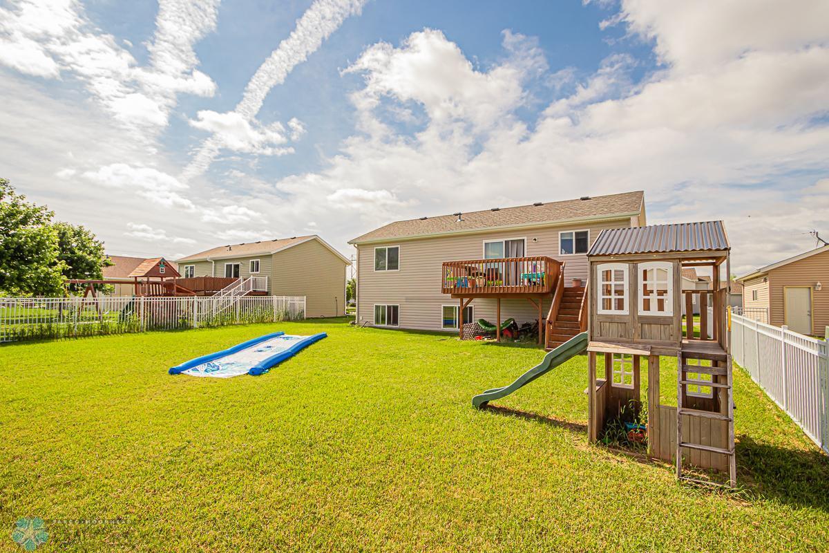 Fargo, North Dakota 58104, United States, 4 Bedrooms Bedrooms, ,2 BathroomsBathrooms,Residential,Pending,48743