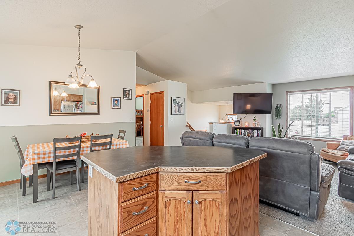 Fargo, North Dakota 58104, United States, 4 Bedrooms Bedrooms, ,2 BathroomsBathrooms,Residential,Pending,48743