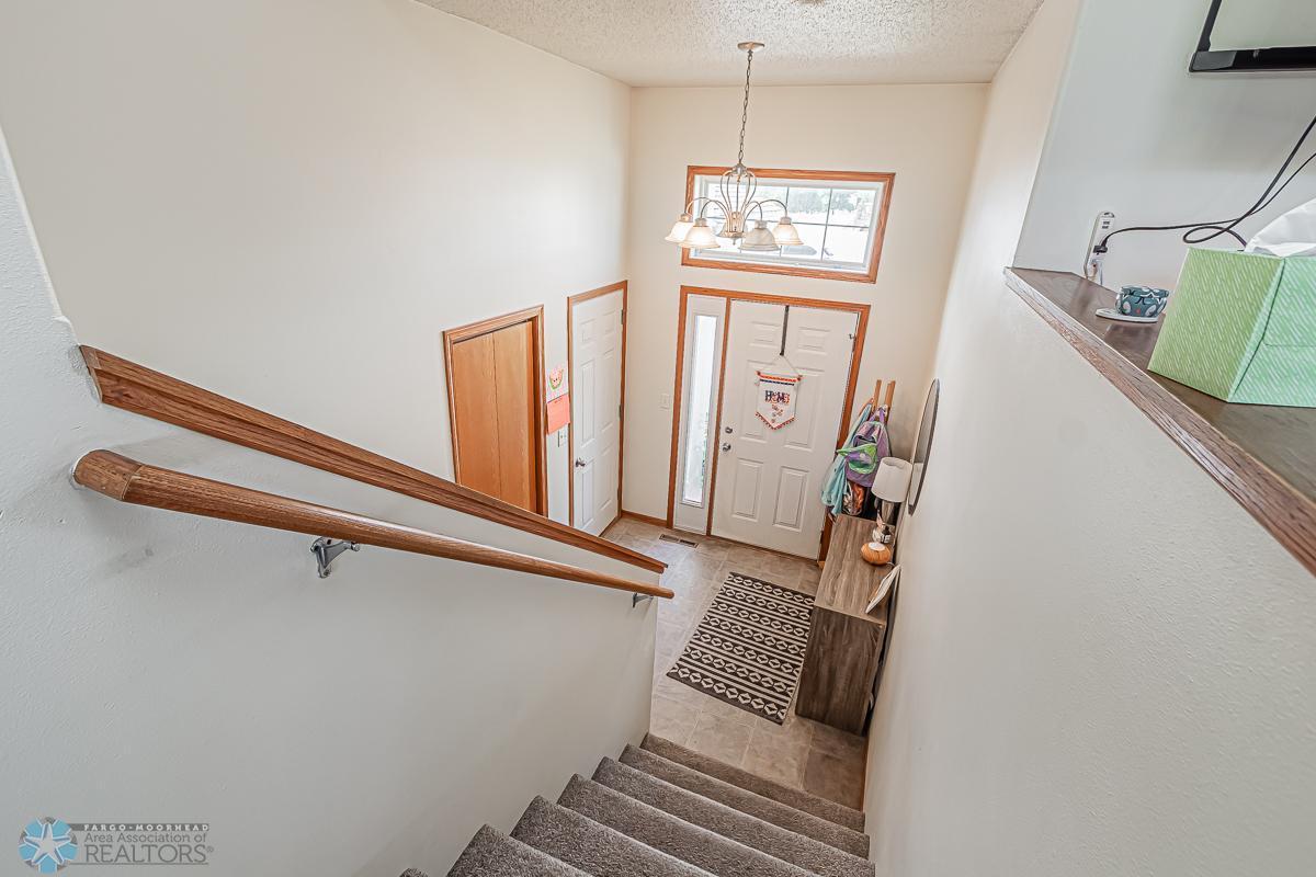 Fargo, North Dakota 58104, United States, 4 Bedrooms Bedrooms, ,2 BathroomsBathrooms,Residential,Pending,48743