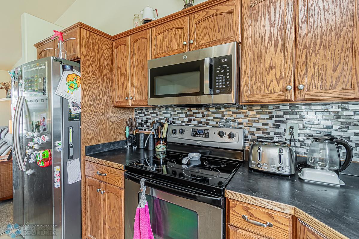 Fargo, North Dakota 58104, United States, 4 Bedrooms Bedrooms, ,2 BathroomsBathrooms,Residential,Pending,48743