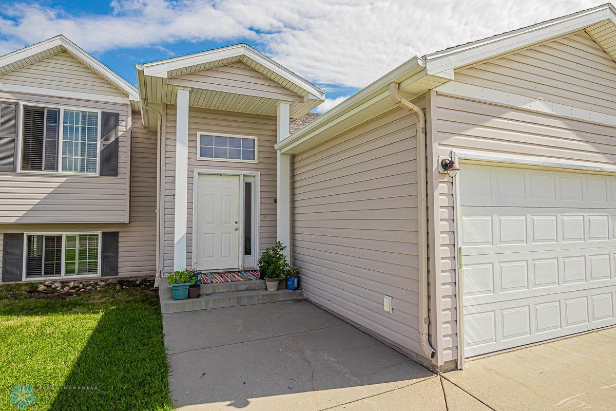 Fargo, North Dakota 58104, United States, 4 Bedrooms Bedrooms, ,2 BathroomsBathrooms,Residential,Pending,48743