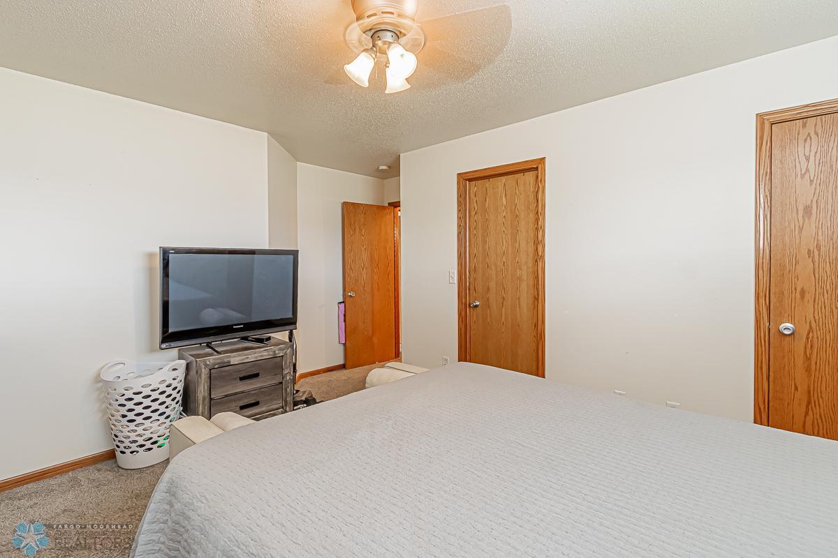 Fargo, North Dakota 58104, United States, 4 Bedrooms Bedrooms, ,2 BathroomsBathrooms,Residential,Pending,48743