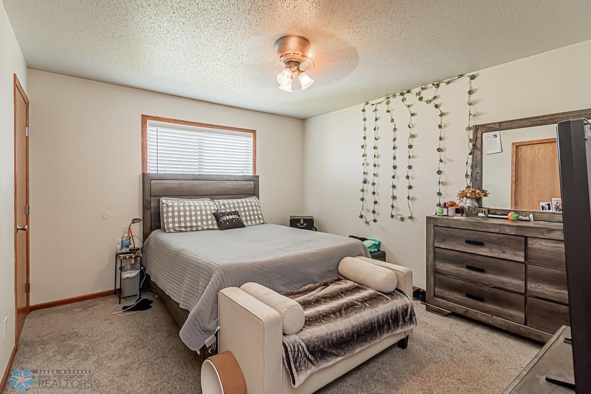 Fargo, North Dakota 58104, United States, 4 Bedrooms Bedrooms, ,2 BathroomsBathrooms,Residential,Pending,48743