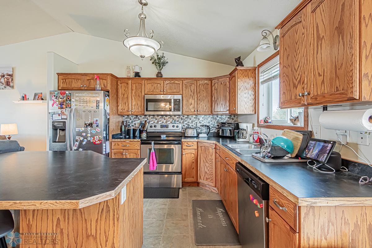 Fargo, North Dakota 58104, United States, 4 Bedrooms Bedrooms, ,2 BathroomsBathrooms,Residential,Pending,48743