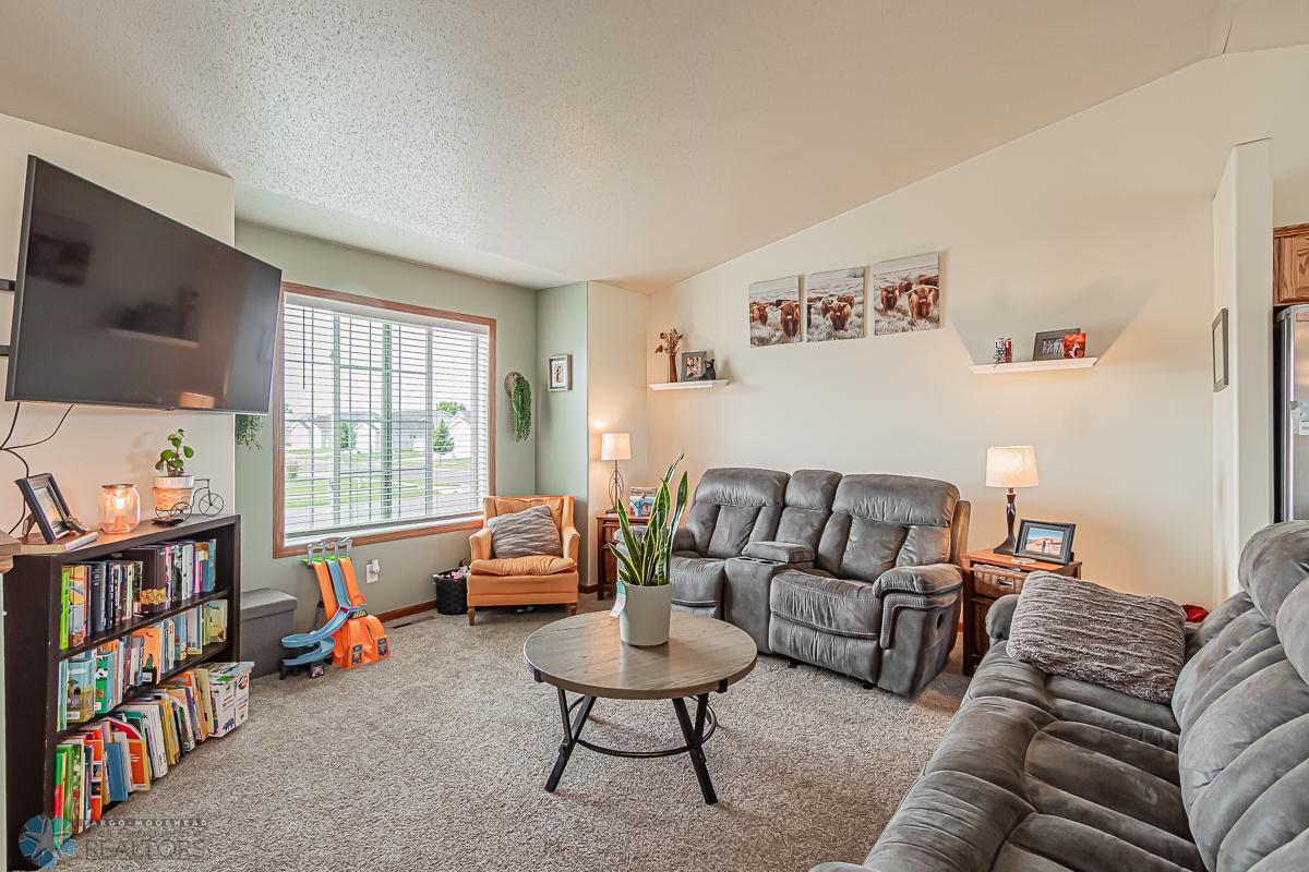 Fargo, North Dakota 58104, United States, 4 Bedrooms Bedrooms, ,2 BathroomsBathrooms,Residential,Pending,48743