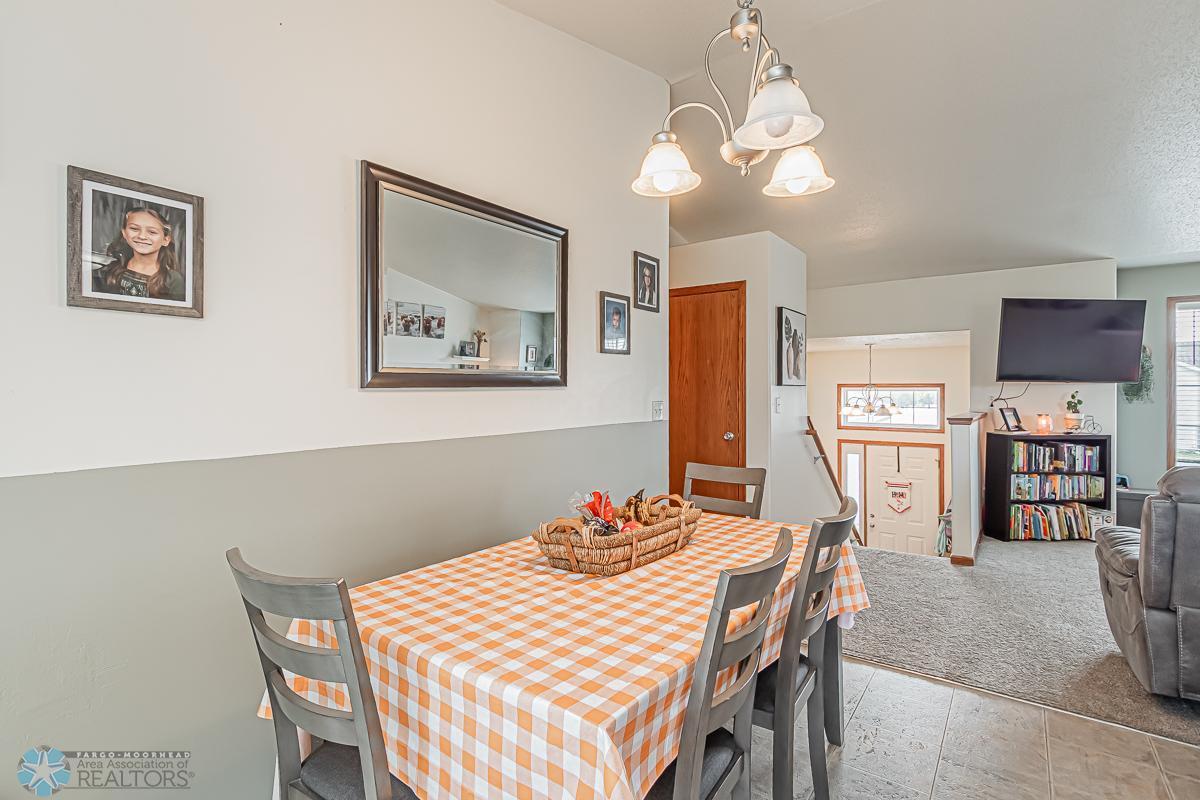 Fargo, North Dakota 58104, United States, 4 Bedrooms Bedrooms, ,2 BathroomsBathrooms,Residential,Pending,48743