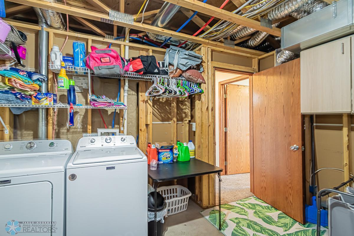 Fargo, North Dakota 58104, United States, 4 Bedrooms Bedrooms, ,2 BathroomsBathrooms,Residential,Pending,48743