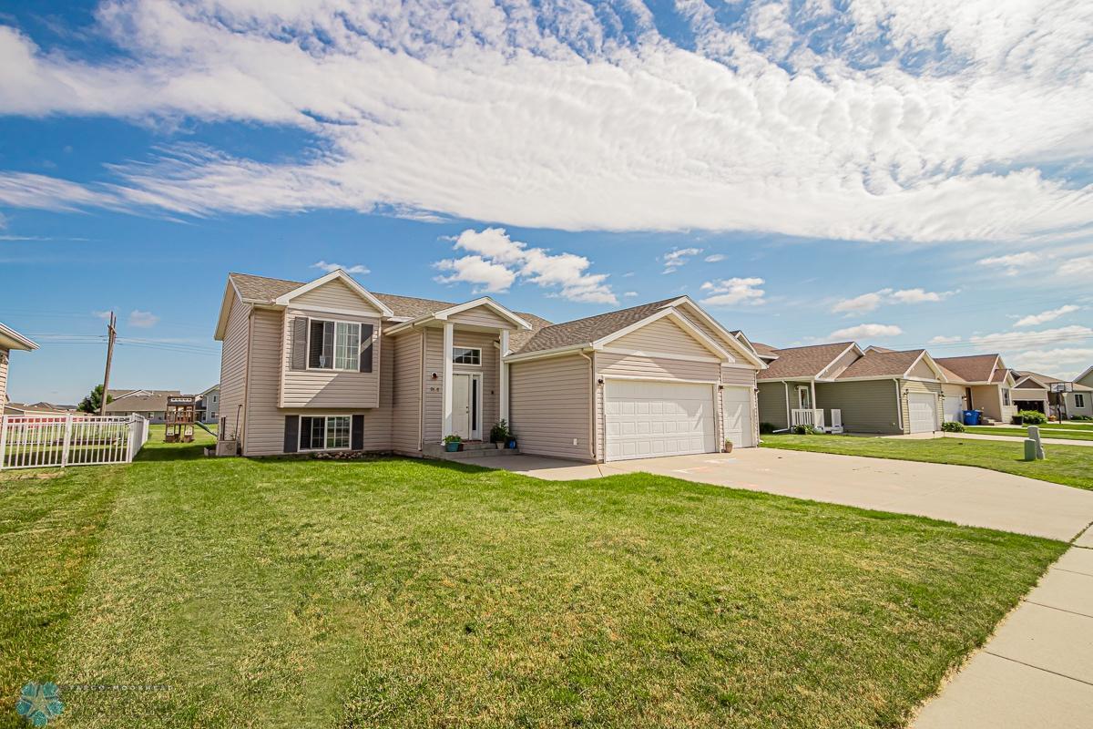 Fargo, North Dakota 58104, United States, 4 Bedrooms Bedrooms, ,2 BathroomsBathrooms,Residential,Pending,48743