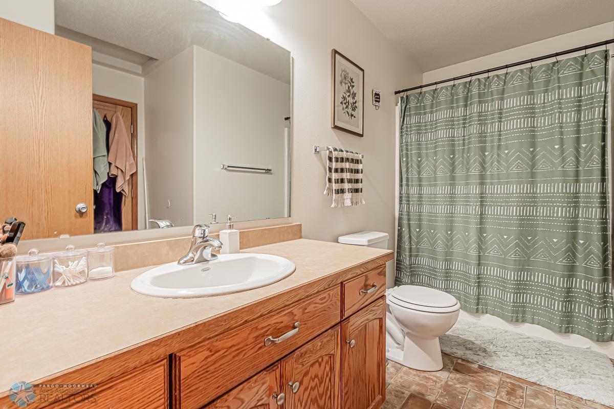 Fargo, North Dakota 58104, United States, 4 Bedrooms Bedrooms, ,2 BathroomsBathrooms,Residential,Pending,48743