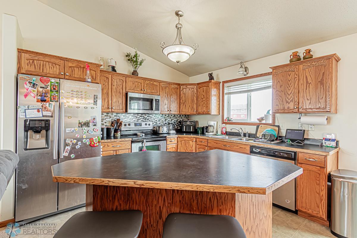 Fargo, North Dakota 58104, United States, 4 Bedrooms Bedrooms, ,2 BathroomsBathrooms,Residential,Pending,48743