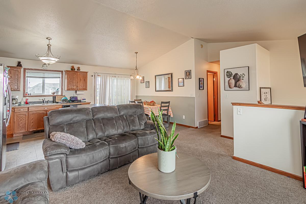 Fargo, North Dakota 58104, United States, 4 Bedrooms Bedrooms, ,2 BathroomsBathrooms,Residential,Pending,48743