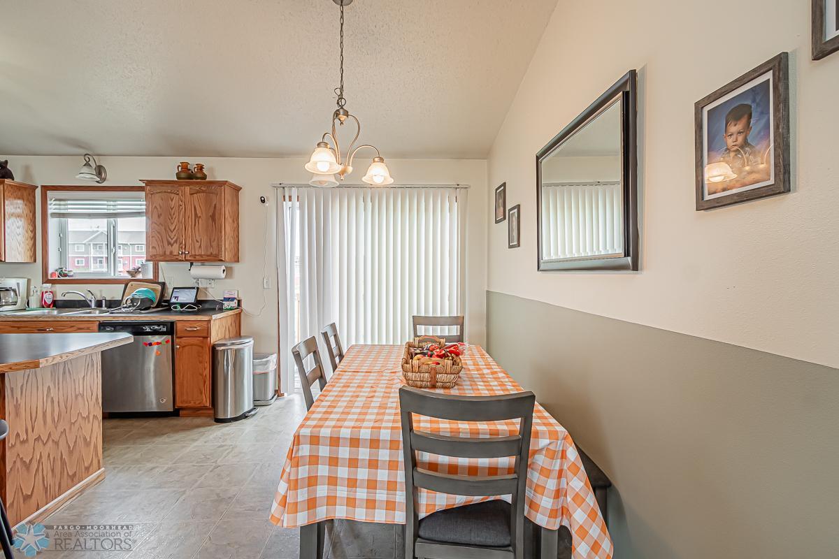 Fargo, North Dakota 58104, United States, 4 Bedrooms Bedrooms, ,2 BathroomsBathrooms,Residential,Pending,48743