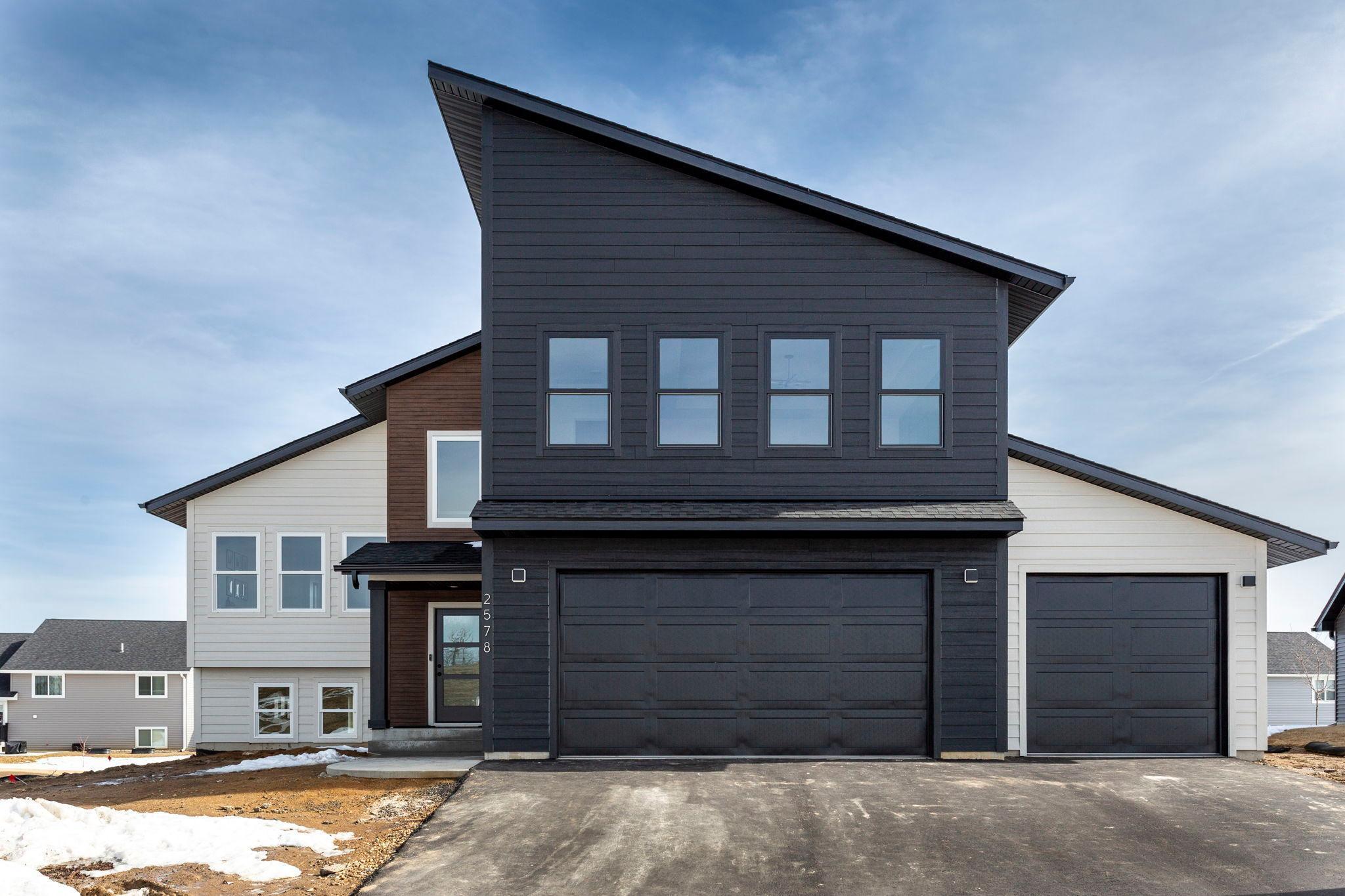 739 Magoo Road, Hudson, Wisconsin image 1