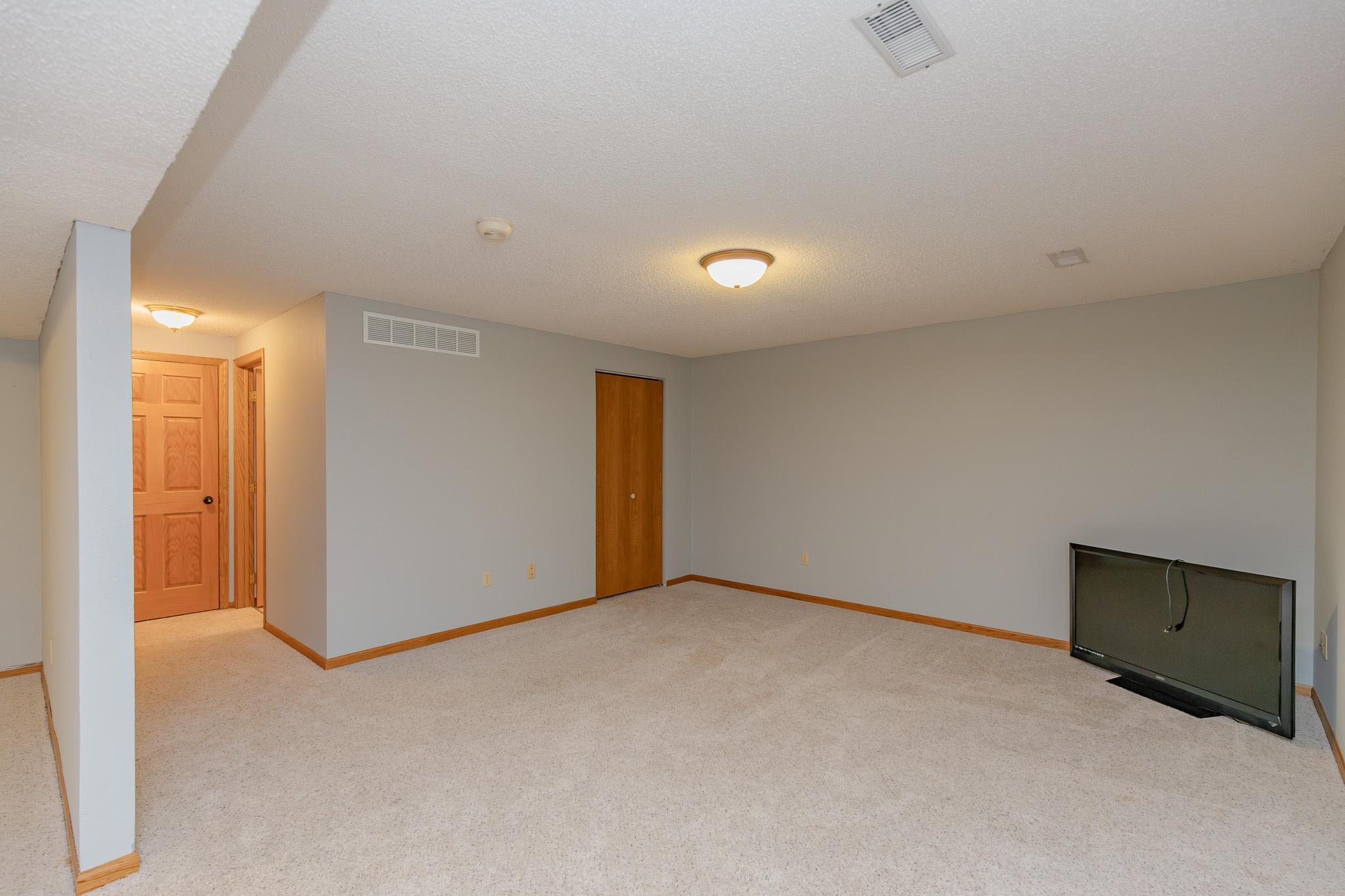 616 Betty Avenue, Worthington, Minnesota image 50