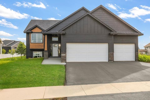 Homes For Sale - 18560 Hexham Lane<br/> Dakota County, Lakeville, MN 55044