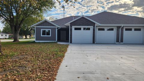 Townhouse For Sale - 901 7th Ave Sw Ave<br/> Pipestone County, Pipestone, MN 56164