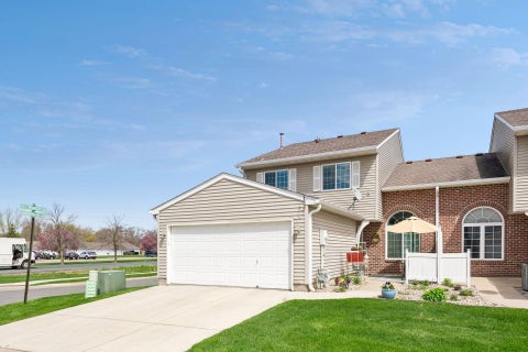 Townhouse For Sale - 1003 Heather Lane<br/> Waconia, MN 55387