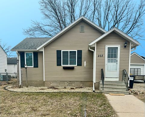 Homes For Sale - 203 1st Street<br/> Dodge Center, MN 55927