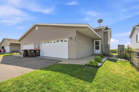 Townhouse For Sale - 577 Kendall Drive<br/> Dakota County, Hastings, MN 55033