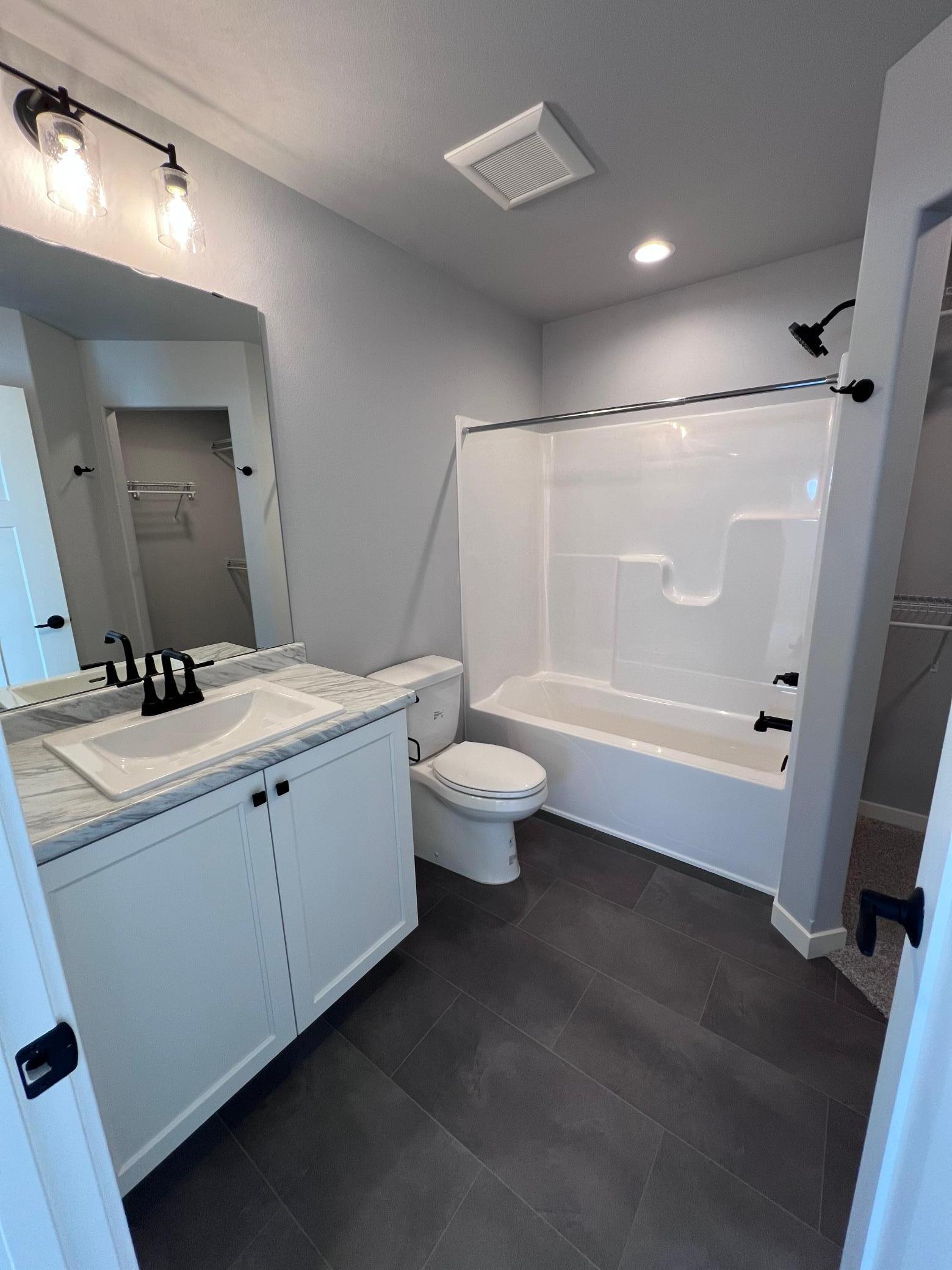 Horace, North Dakota 58047, United States, 6 Bedrooms Bedrooms, ,4 BathroomsBathrooms,Residential,Pending,254940