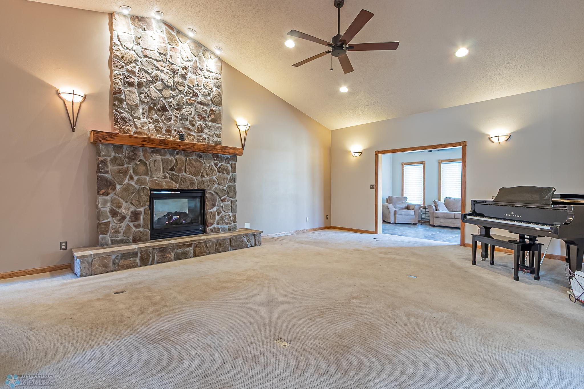 West Fargo, North Dakota 58078, United States, 4 Bedrooms Bedrooms, ,4 BathroomsBathrooms,Residential,Active,92592