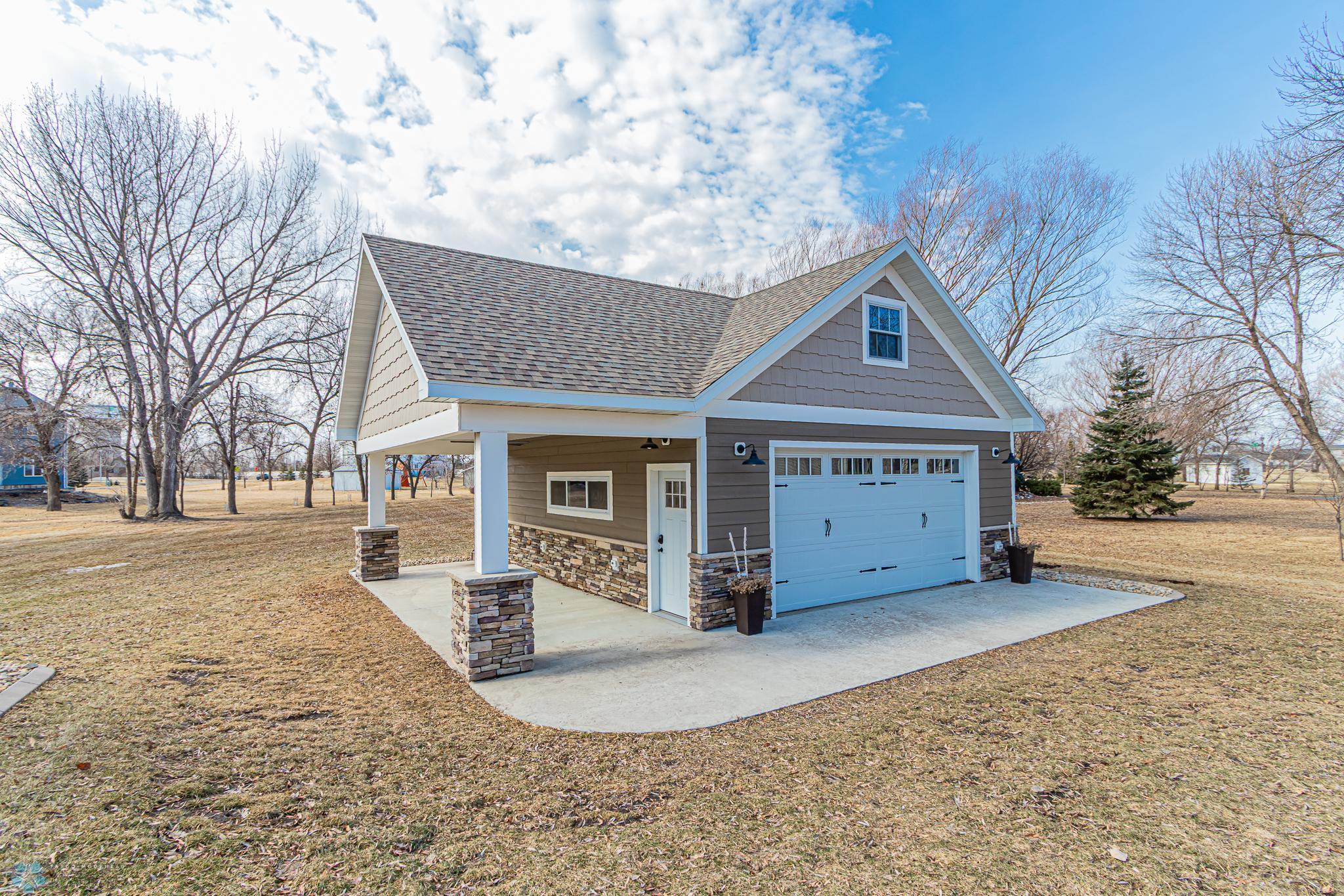 West Fargo, North Dakota 58078, United States, 4 Bedrooms Bedrooms, ,4 BathroomsBathrooms,Residential,Active,92592