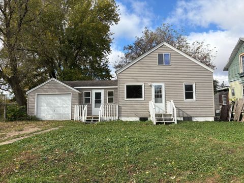 Homes For Sale - 211 Clinton Street<br/> Mower County, Austin, MN 55912