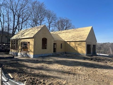 Homes For Sale - 2683 Lakeview Court<br/> Saint Paul, MN 55117