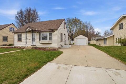 Homes For Sale - 813 Augusta Avenue<br/> Willmar, MN 56201