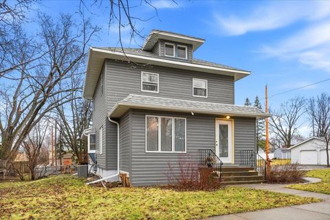 Homes For Sale - 1060 Franklin Street<br/> Baldwin, WI 54002