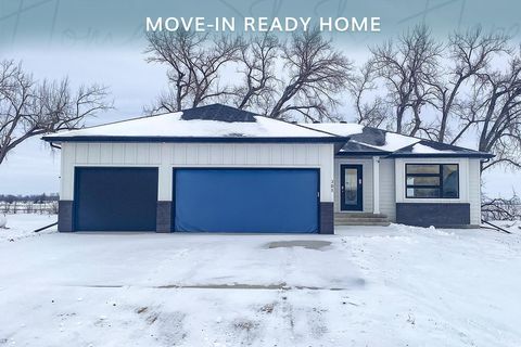 Homes For Sale - 305 Neuman Boulevard<br/> Colfax, ND 58018