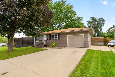 Homes For Sale - 402 Sunset Court<br/> Stewartville, MN 55976