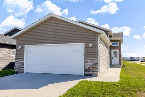 Homes For Sale - 3299 Maple Leaf Loop<br/> Fargo, ND 58104