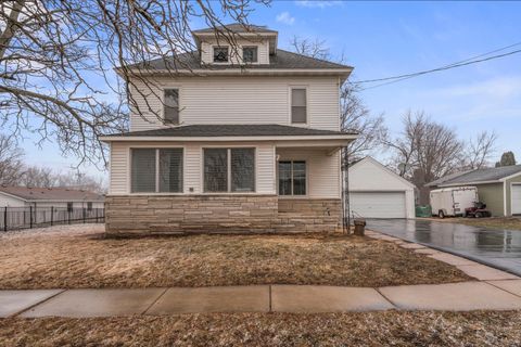 Homes For Sale - 106 2nd Street<br/> Dodge Center, MN 55927