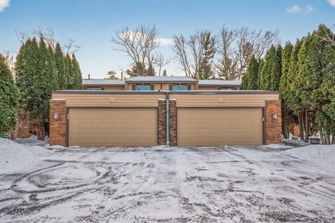 Townhouse For Sale - 4757 Spring Circle<br/> Minnetonka, MN 55345