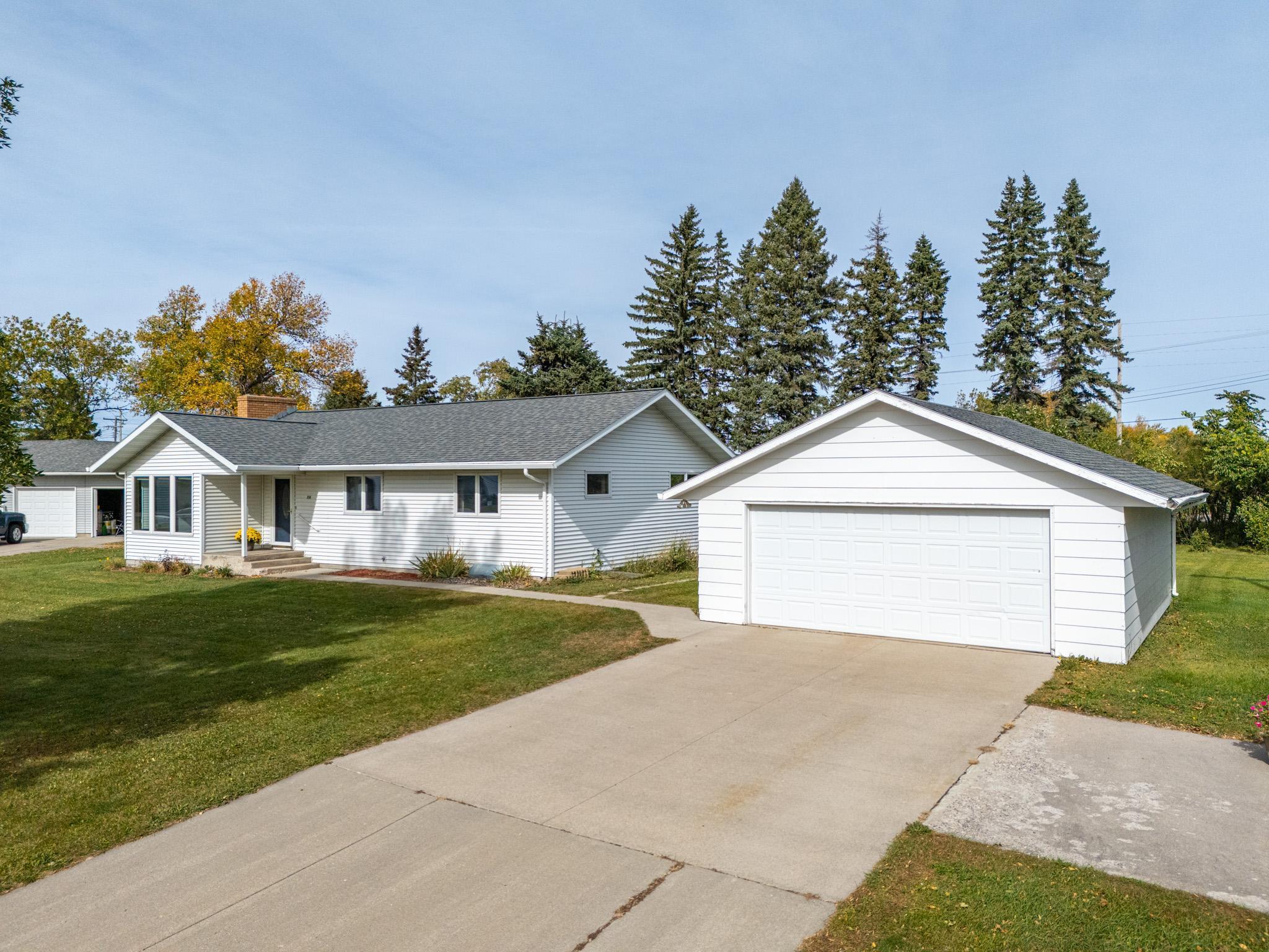 214 Golf Terrace, Crookston, Minnesota image 1