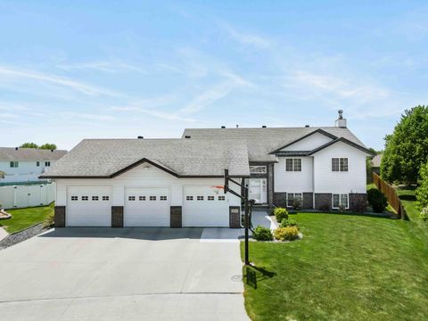 Homes For Sale - 1536 Cambridge Drive<br/> West Fargo, ND 58078