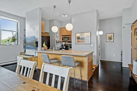 Condo For Sale - 215 7th Street<br/> Minneapolis, MN 55413