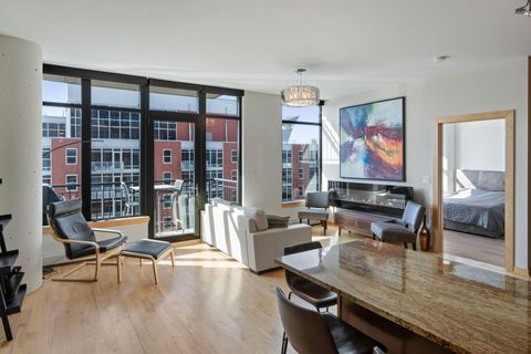 Condo For Sale - 215 10th Avenue<br/> Minneapolis, MN 55415