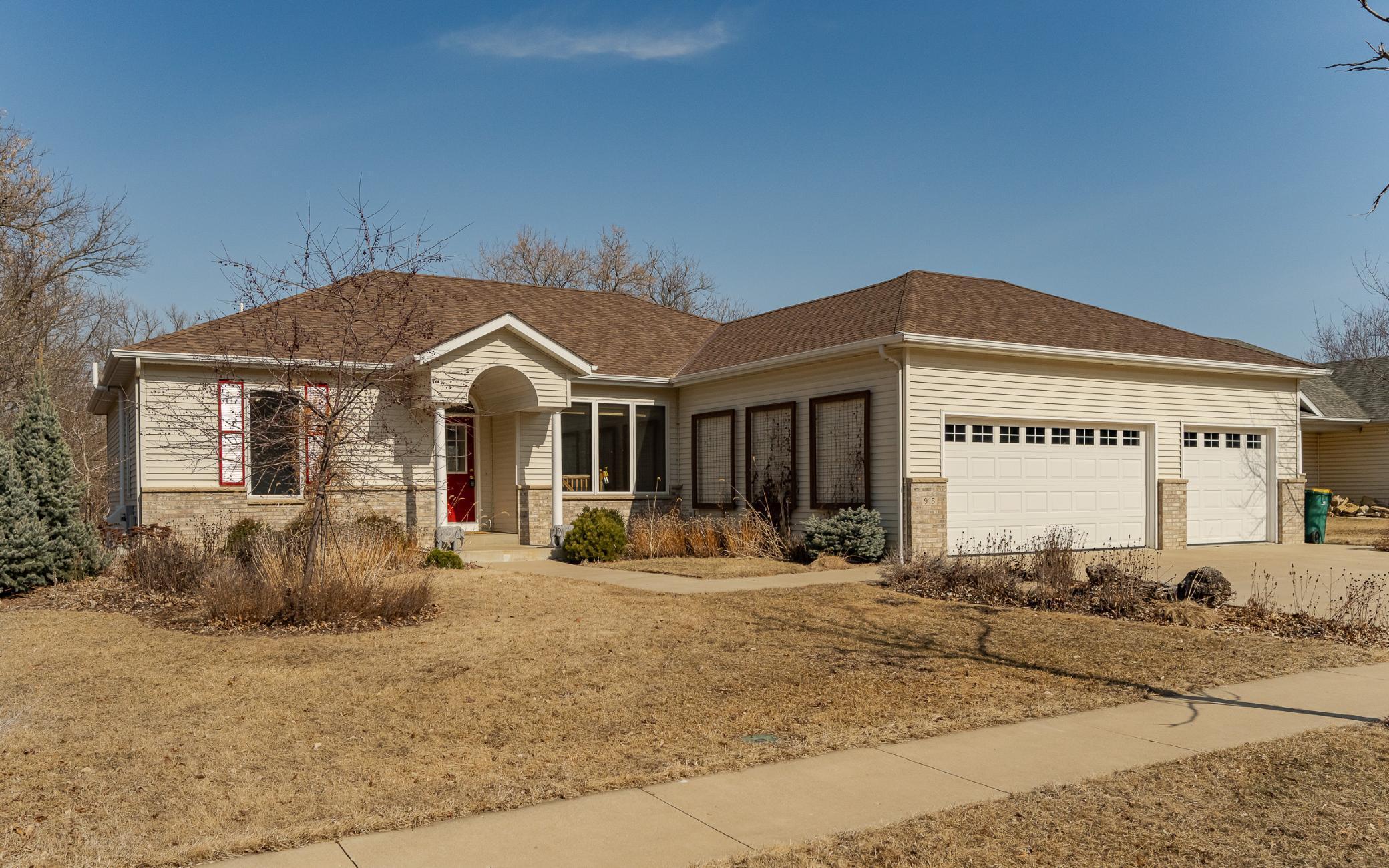 915 Southern Woods Place, Rochester, Minnesota image 1