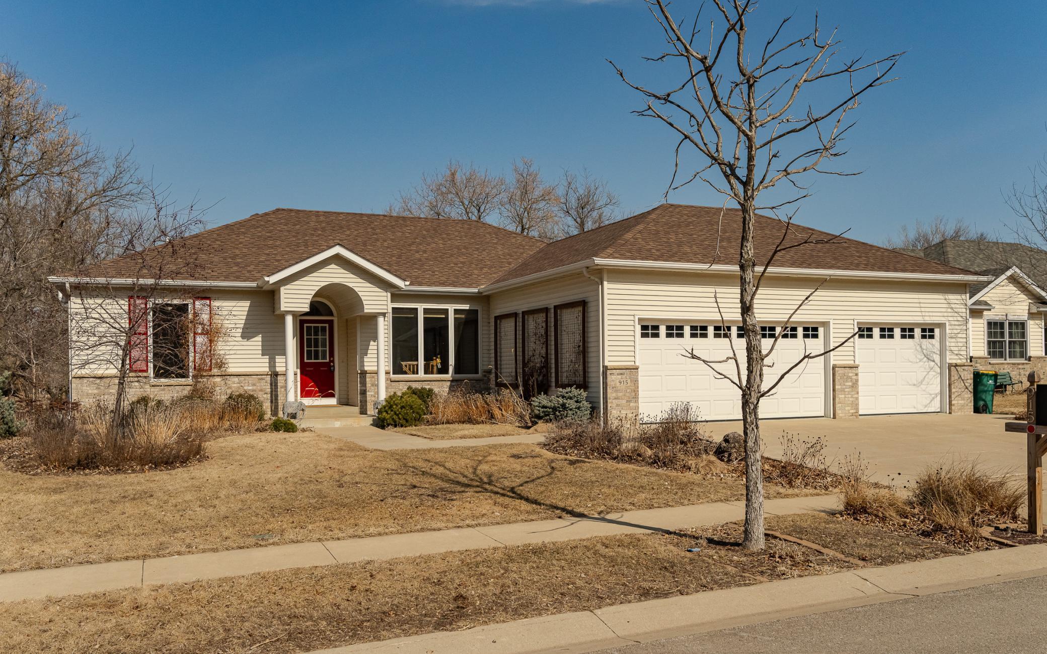 915 Southern Woods Place, Rochester, Minnesota image 2