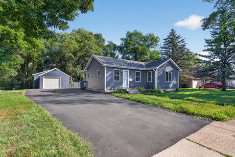 Homes For Sale - 935 5th Avenue<br/> Scott County, Shakopee, MN 55379