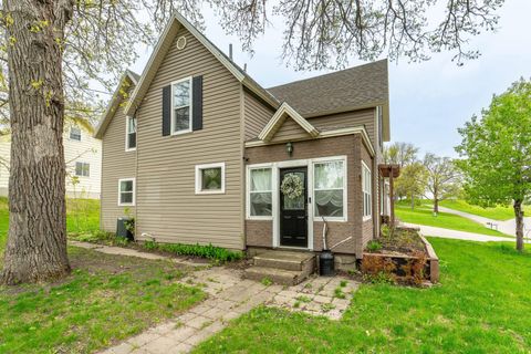 Homes For Sale - 200 5th Avenue<br/> Otter Tail County, Pelican Rapids, MN 56572