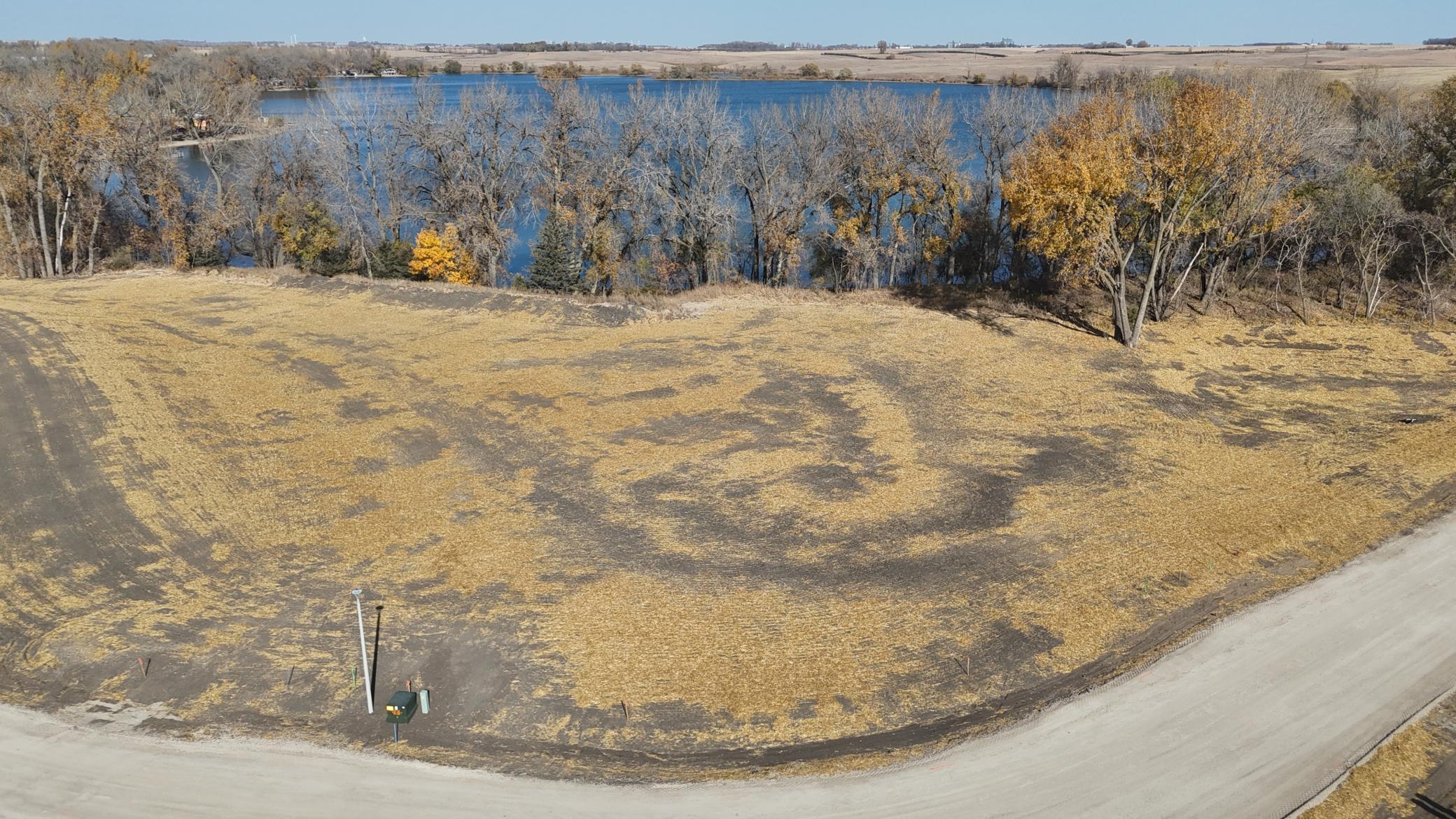20 Cottonwood Lake Boulevard, Windom, Minnesota image 1