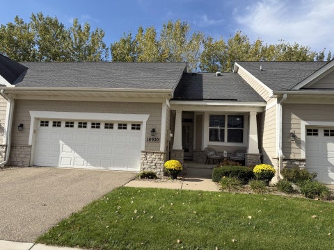 Townhouse For Sale - 18920 Dorenkemper Place<br/> Eden Prairie, MN 55347