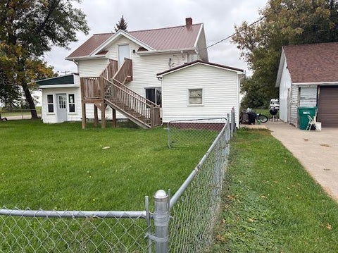 Homes For Sale - 25 16th Avenue<br/> Carrington, ND 58421