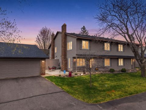 Townhouse For Sale - 4702 Grenada Point<br/> Eagan, MN 55122