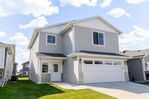 Homes For Sale - 6735 Meadow View Drive<br/> Fargo, ND 58104