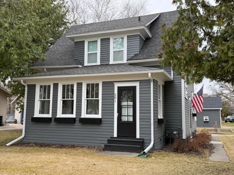Homes For Sale - 201 6th Avenue<br/> Roseau County, Roseau, MN 56751